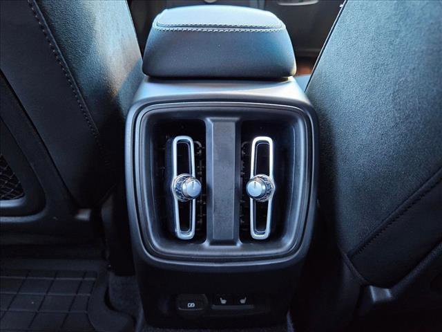 Used 2022 Volvo XC40 P8 Recharge Plus image 23