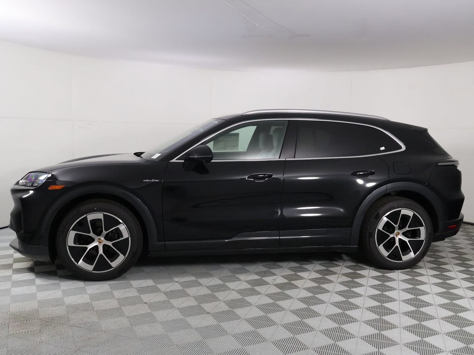 New 2026 Porsche Cayenne Electric AWD/4WD image 2