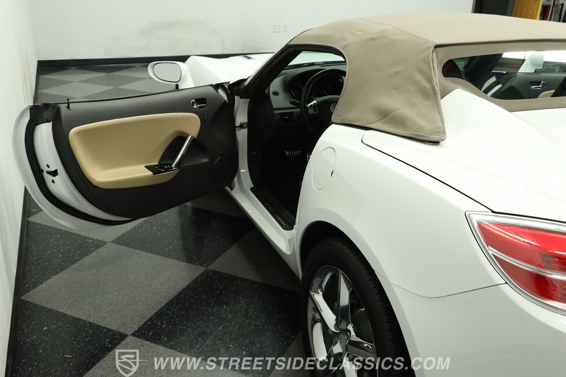 Used 2009 Saturn Sky Red Line RWD image 33