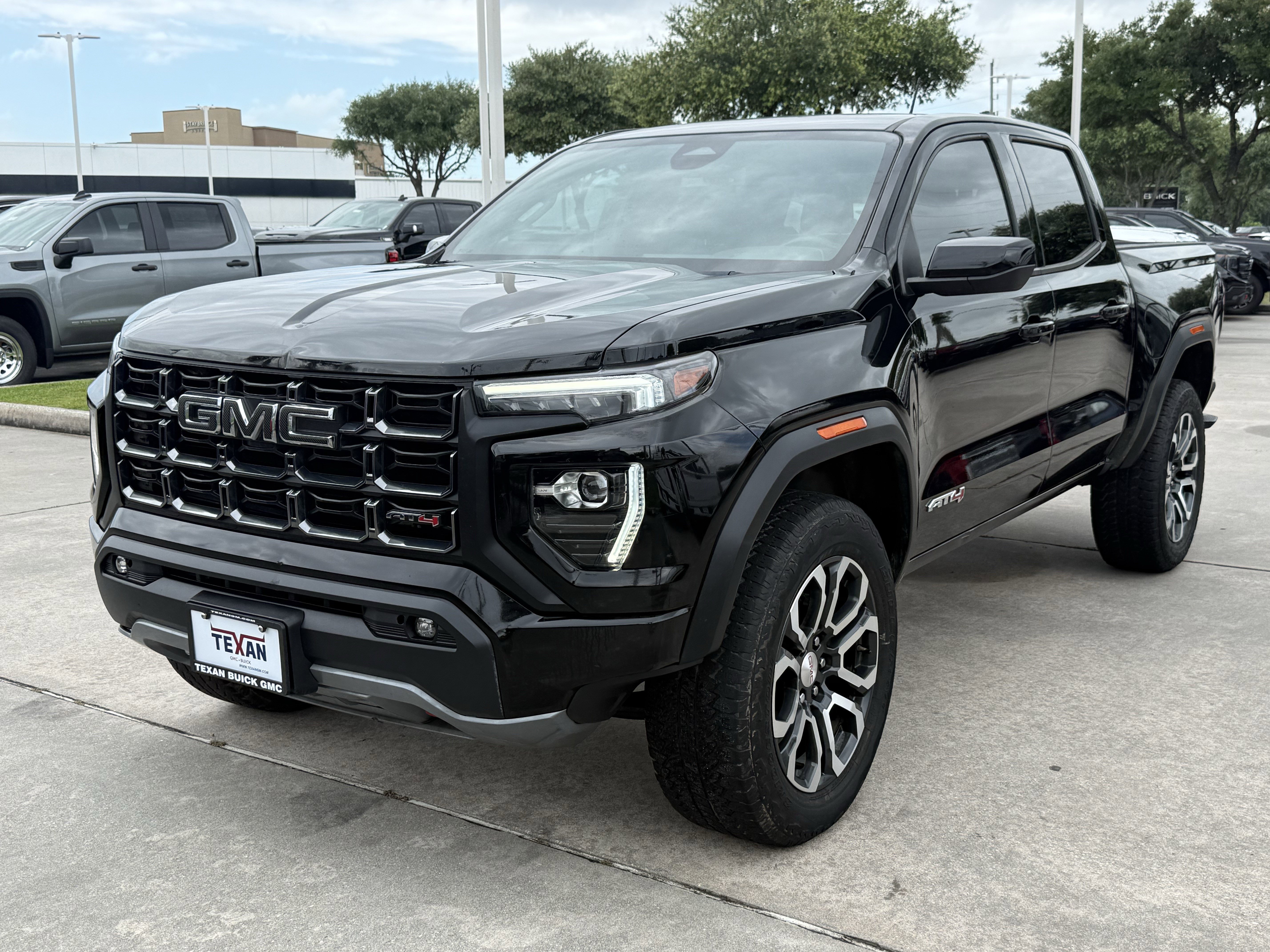 Used 2023 GMC Canyon AT4 AWD/4WD image 8