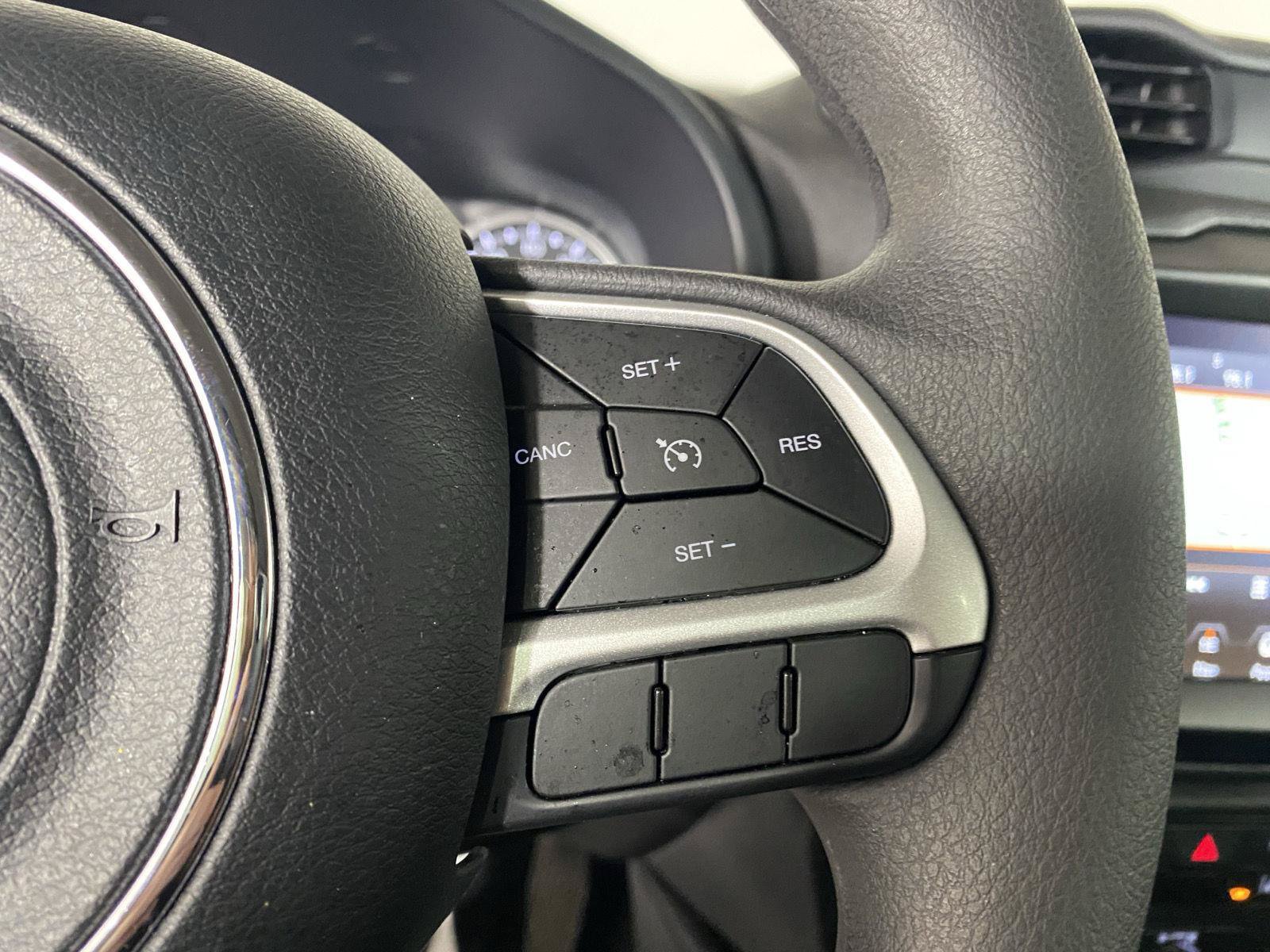 Used 2023 Jeep Renegade Latitude AWD/4WD image 17