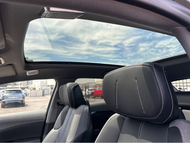 Used 2025 Cadillac Optiq Luxury 1 image 23