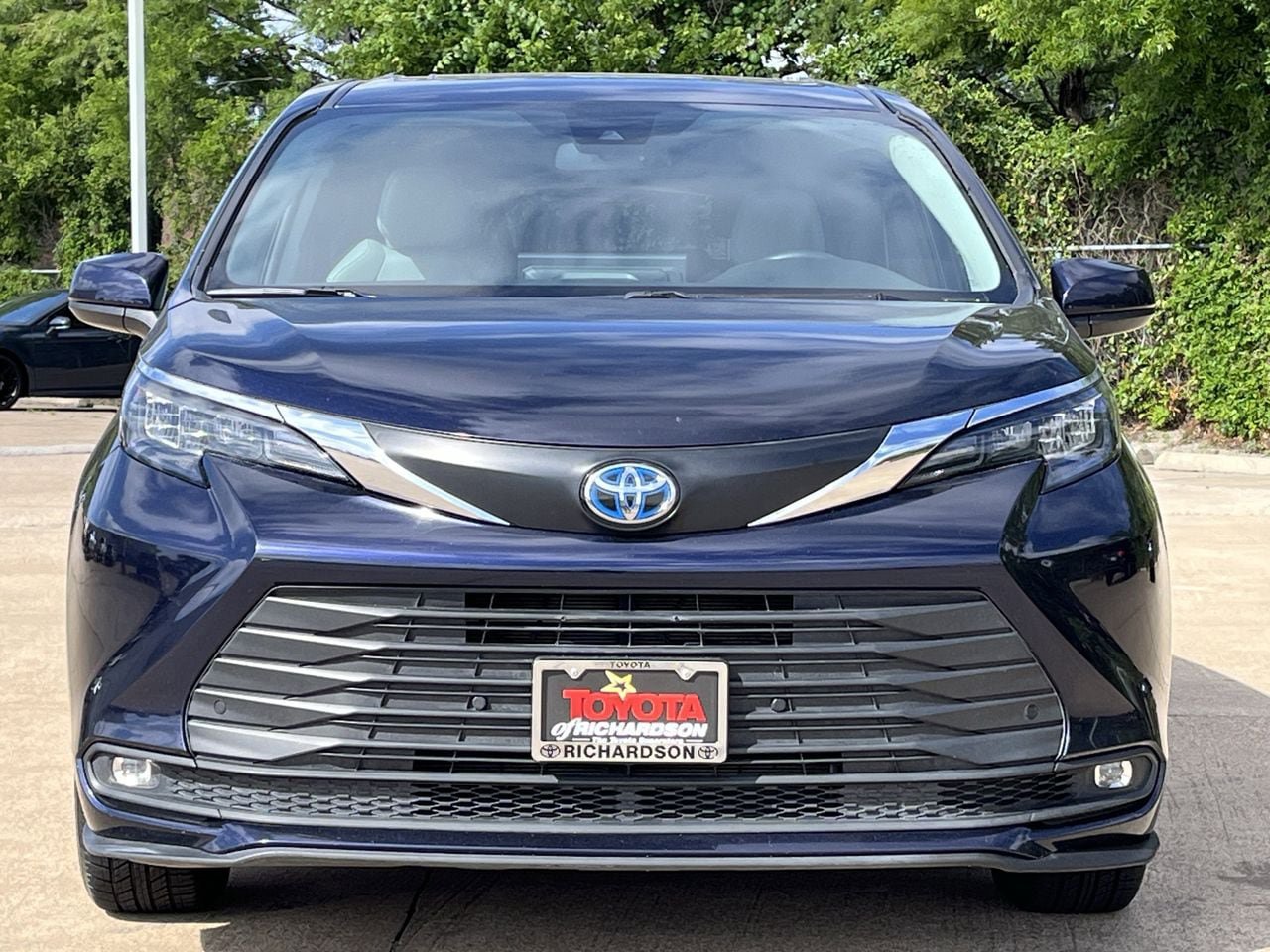 Used 2025 Toyota Sienna XLE FWD image 7