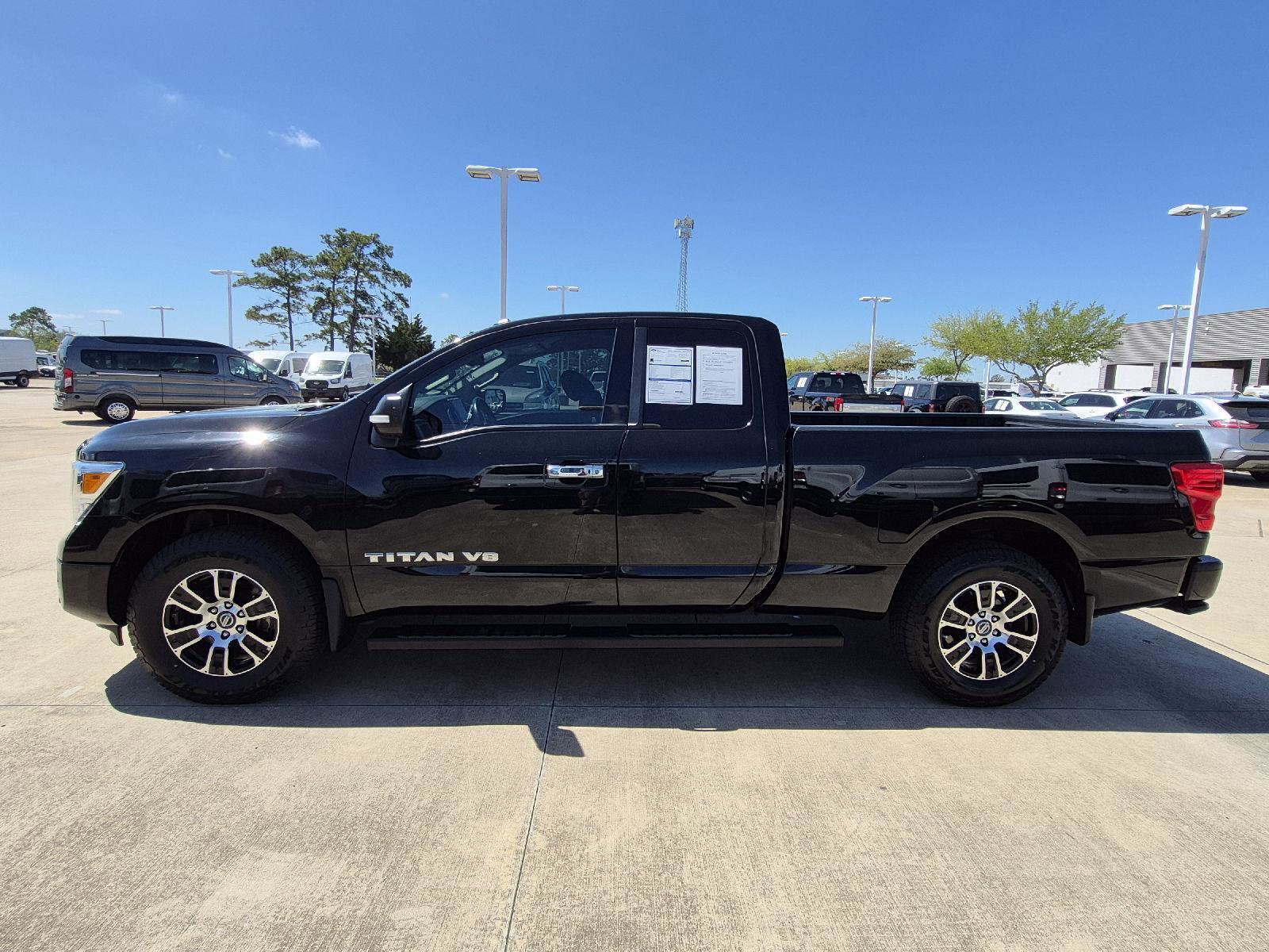 Used 2020 Nissan Titan SV w/ SV Convenience Package RWD image 18
