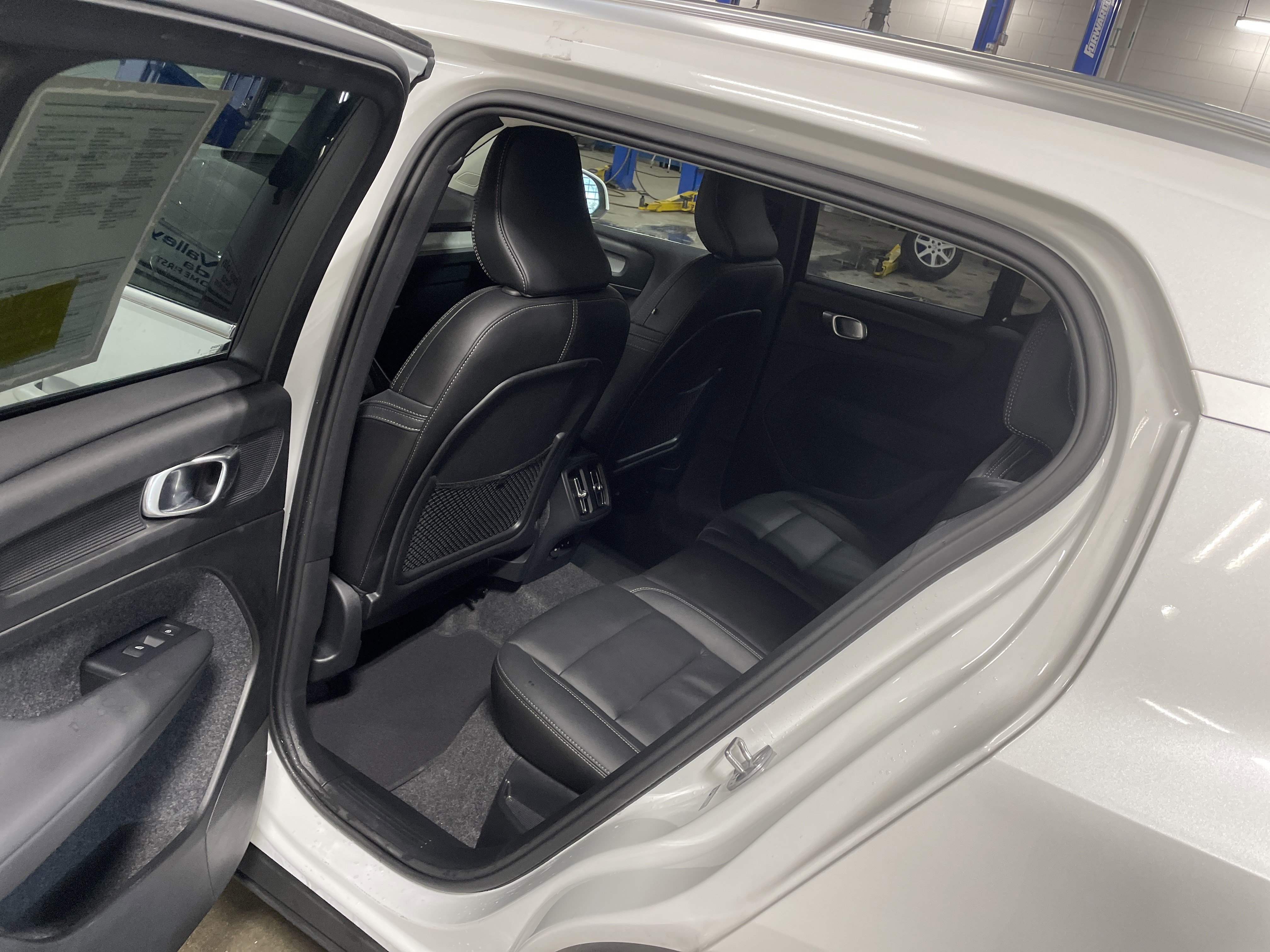 Used 2025 Volvo XC40 B5 Core image 22