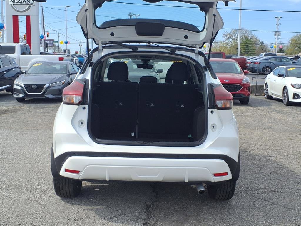 Used 2022 Nissan Kicks SV w/ Interior Electronics Package FWD image 7