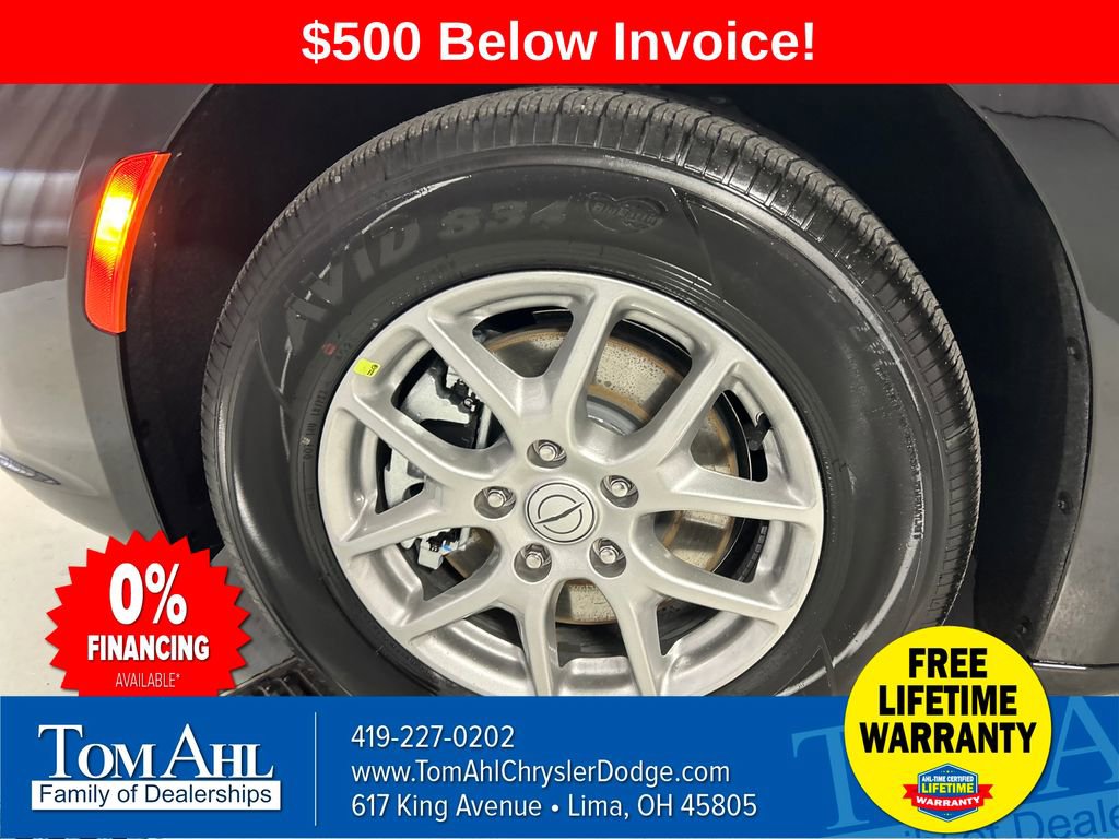 New 2026 Chrysler Pacifica Select image 9