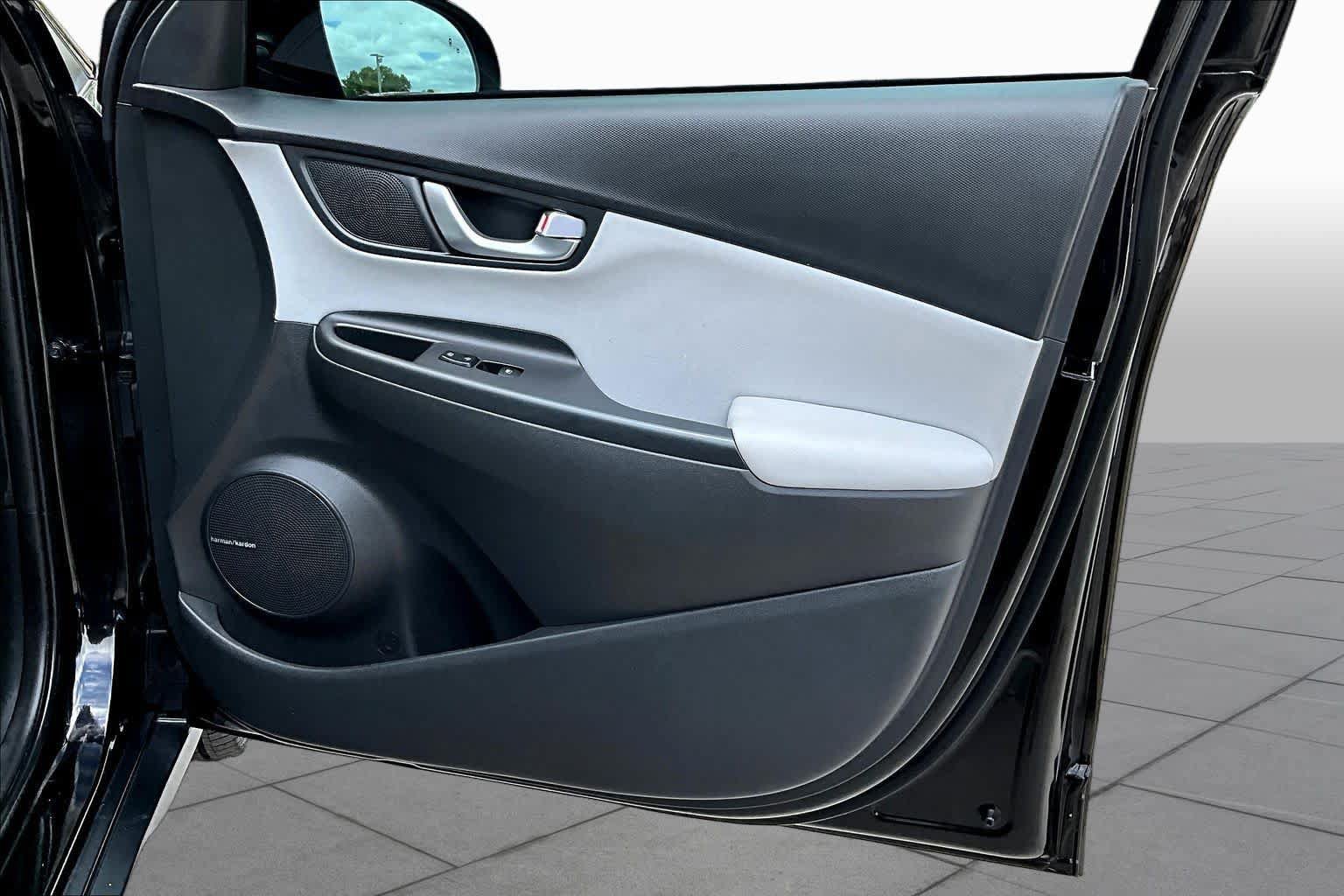 Used 2022 Hyundai Kona Limited FWD image 27