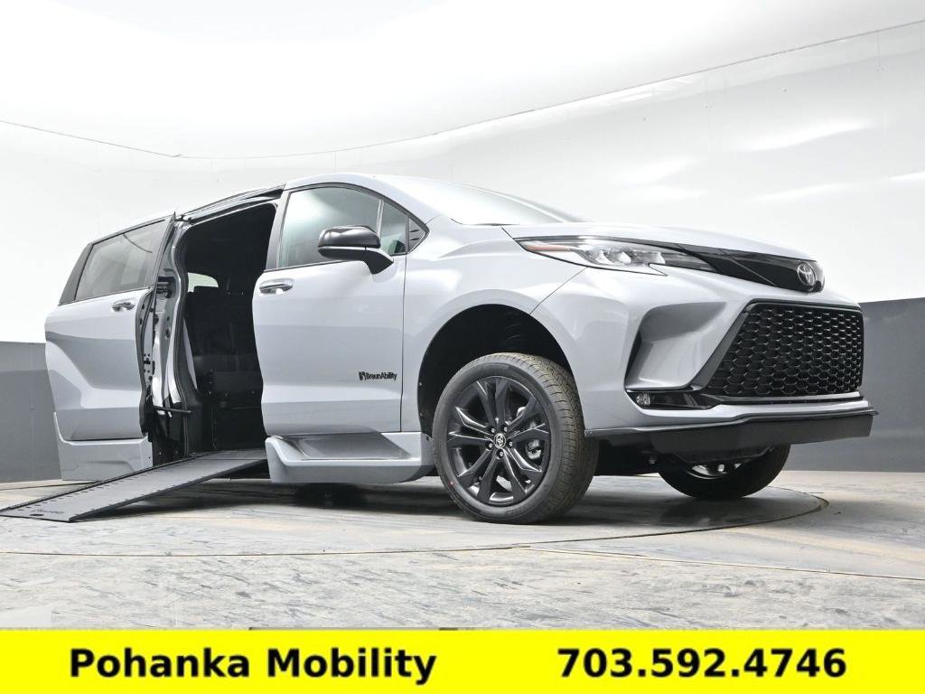 Used 2026 Toyota Sienna XSE image 8