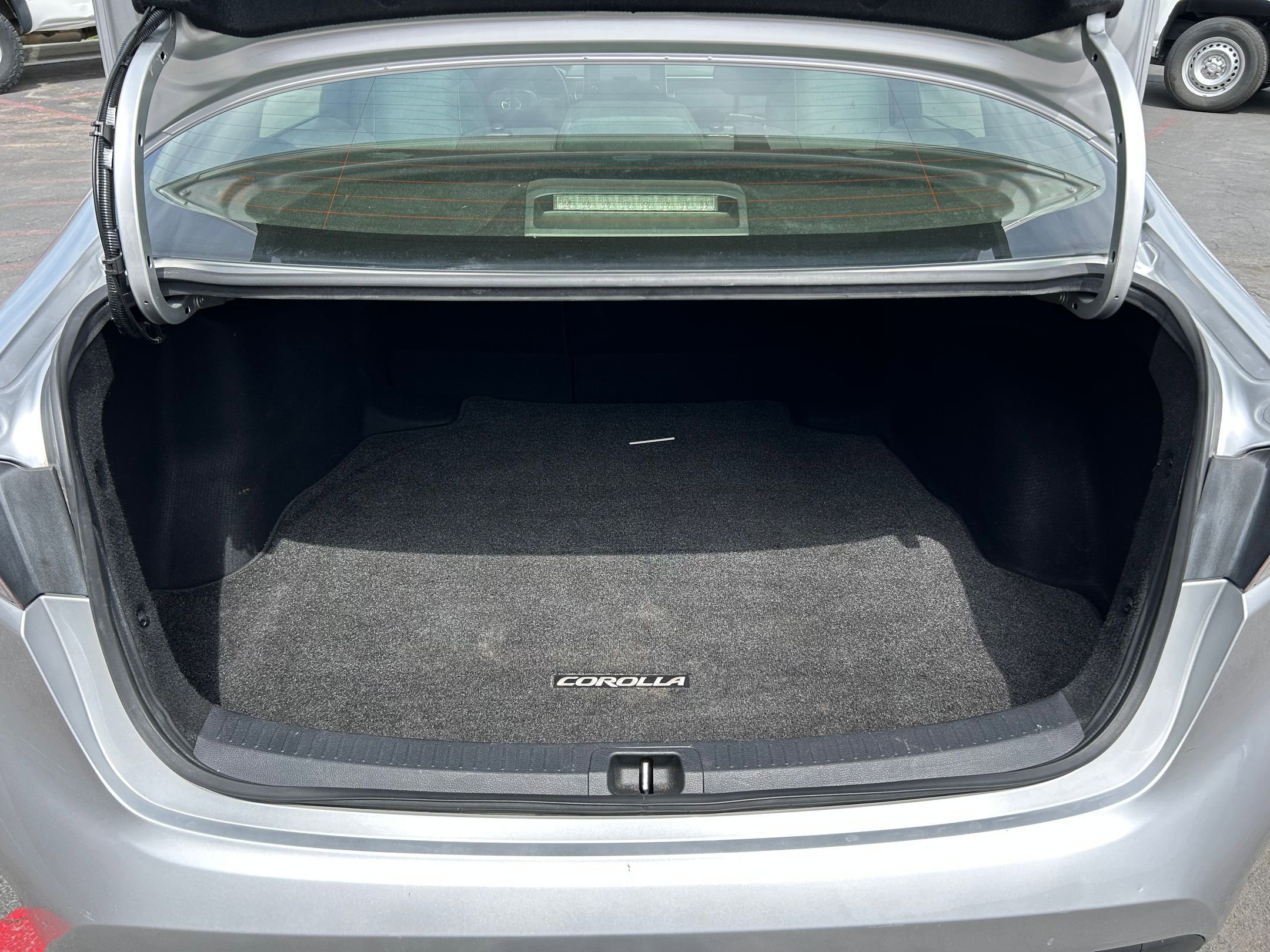 Used 2020 Toyota Corolla LE FWD image 25
