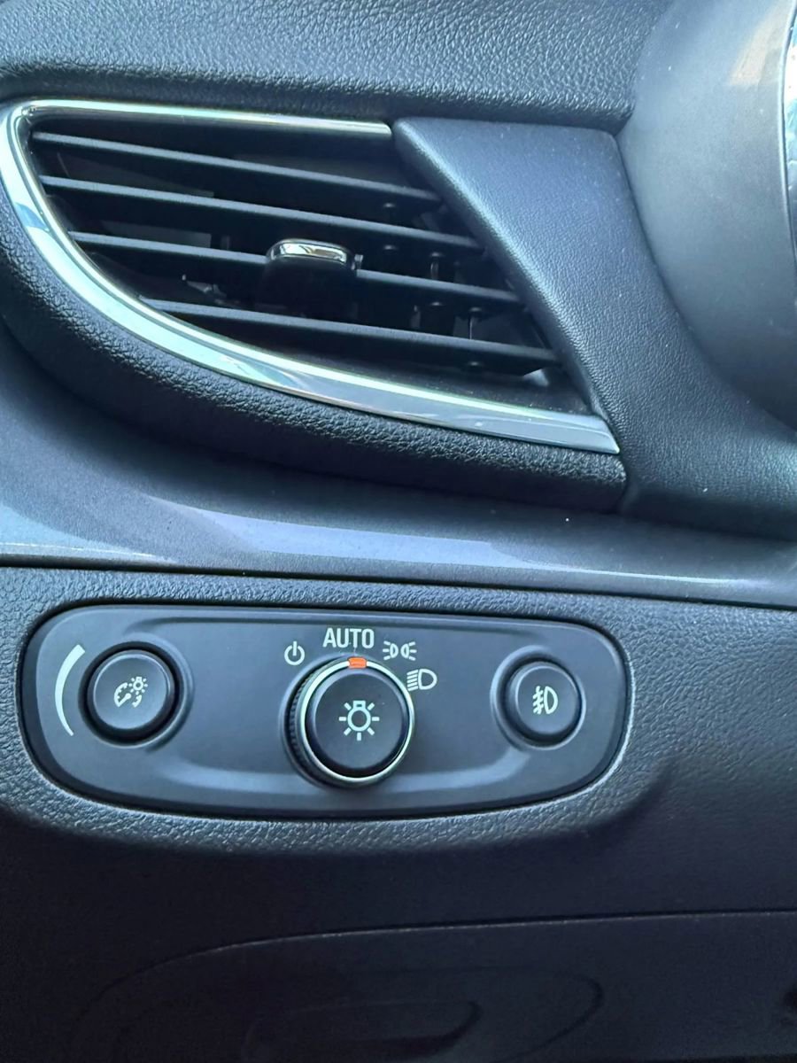 Used 2019 Buick Encore Sport Touring image 26