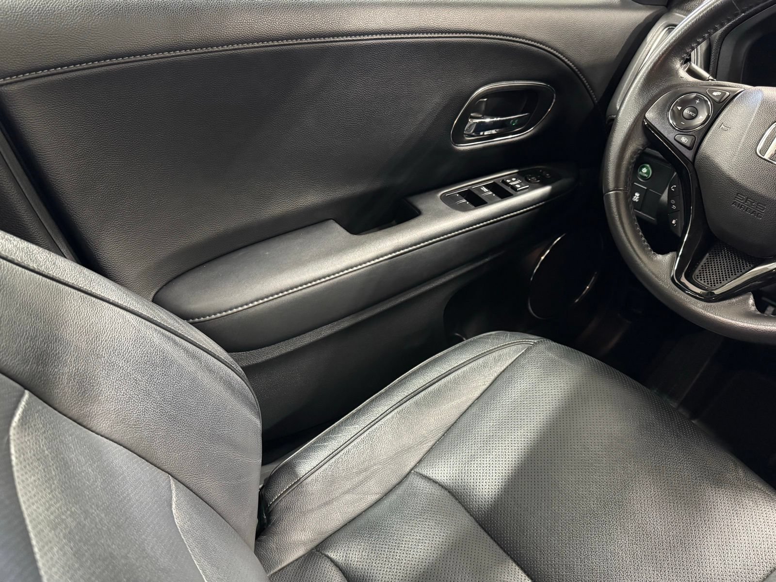Used 2020 Honda HR-V Touring image 41