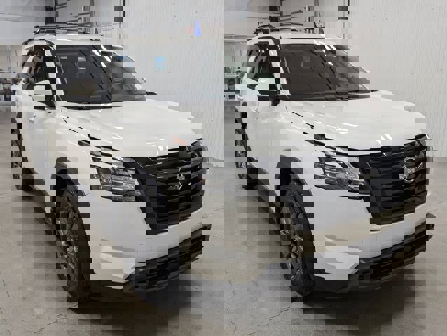 Used 2022 Nissan Pathfinder SV w/ SV Black Package image 5