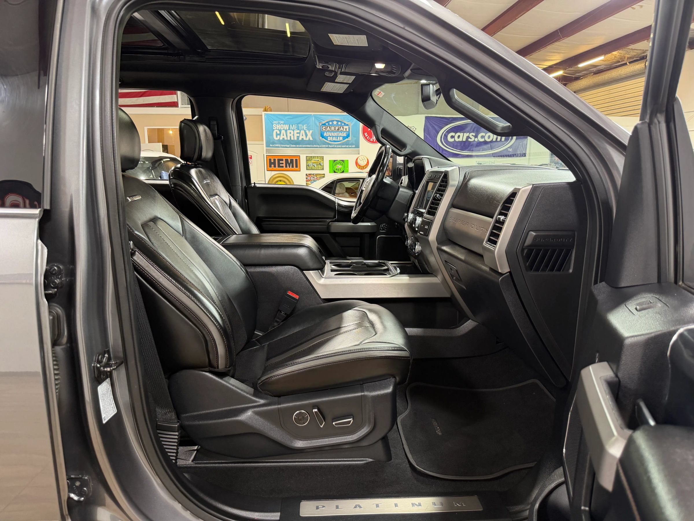 Used 2021 Ford F450 Platinum w/ FX4 Off-Road Package AWD/4WD image 21