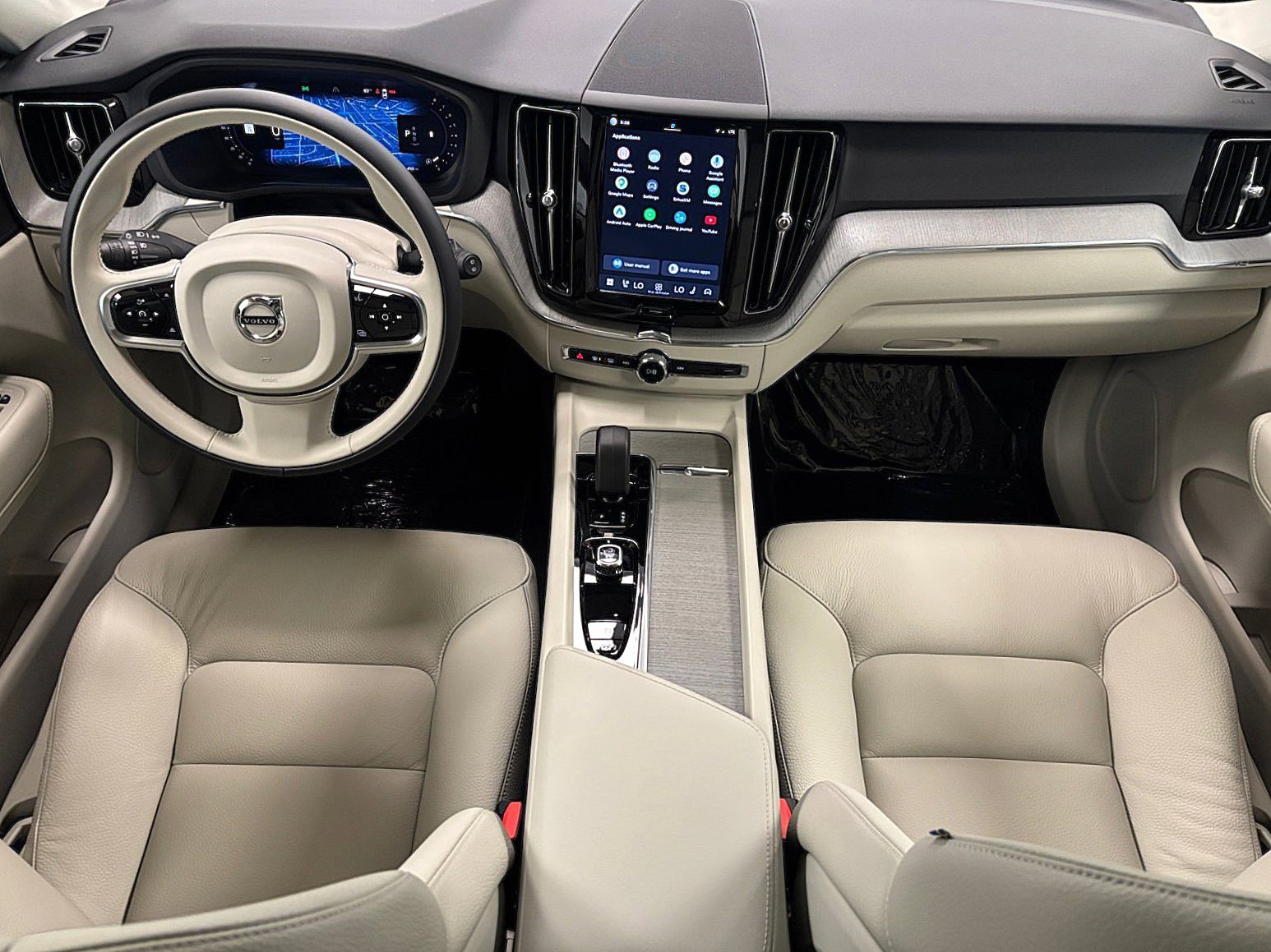 Used 2024 Volvo XC60 B5 Plus w/ Protection Package Premier AWD/4WD image 14