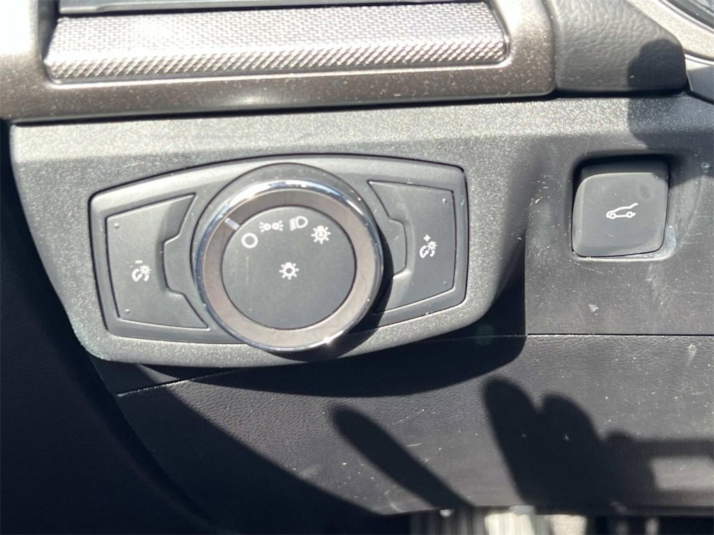 Used 2019 Ford Fusion SE image 25