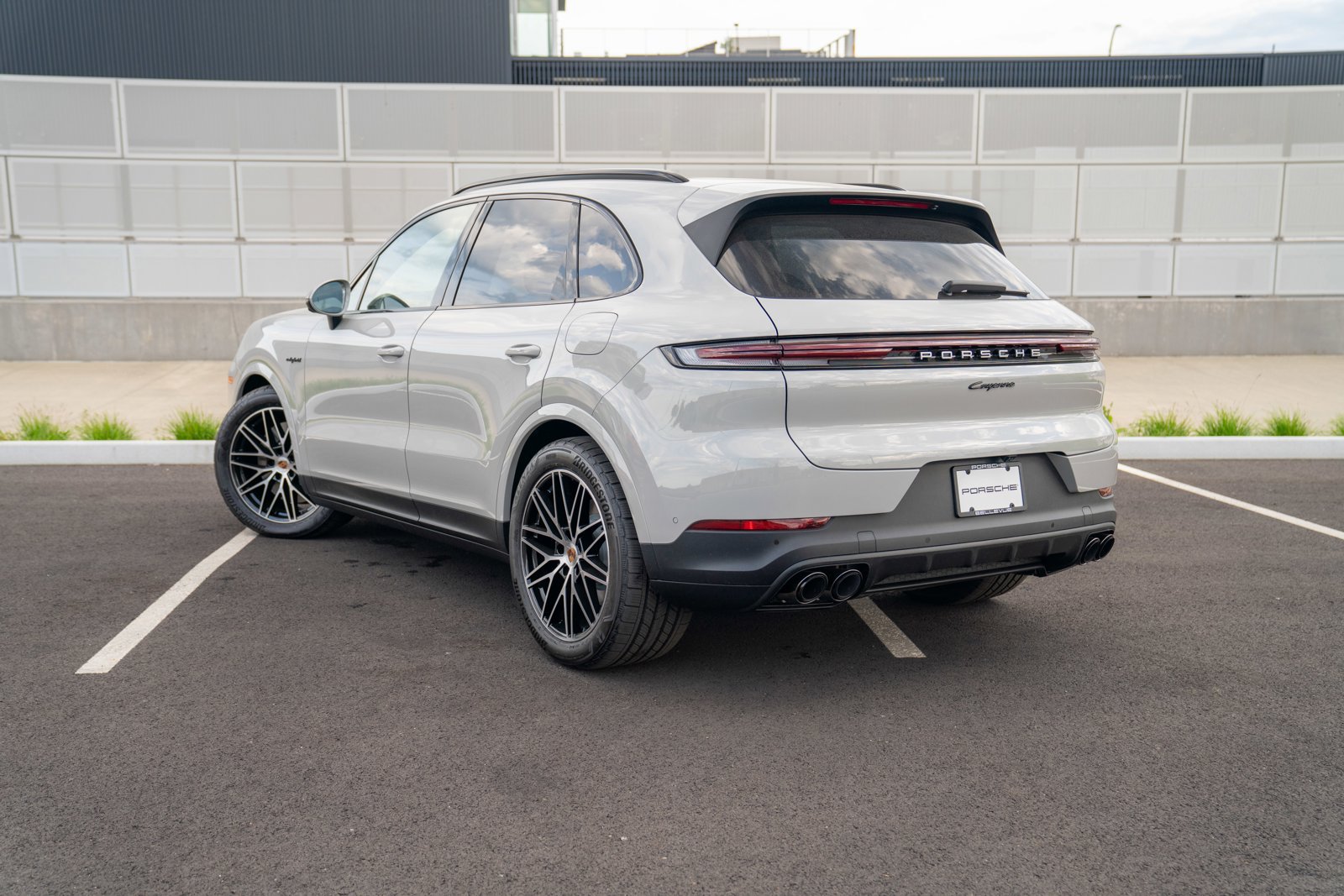 New 2026 Porsche Cayenne E-Hybrid AWD/4WD image 3
