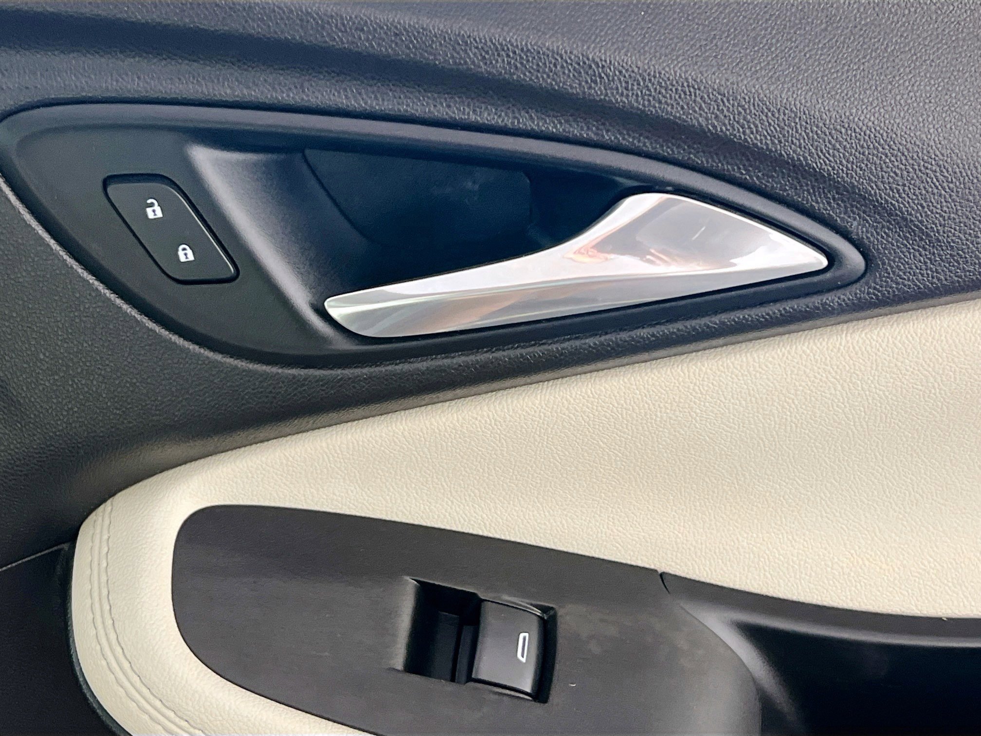 Used 2020 Buick Encore GX Essence w/ Advanced Technology Package image 32