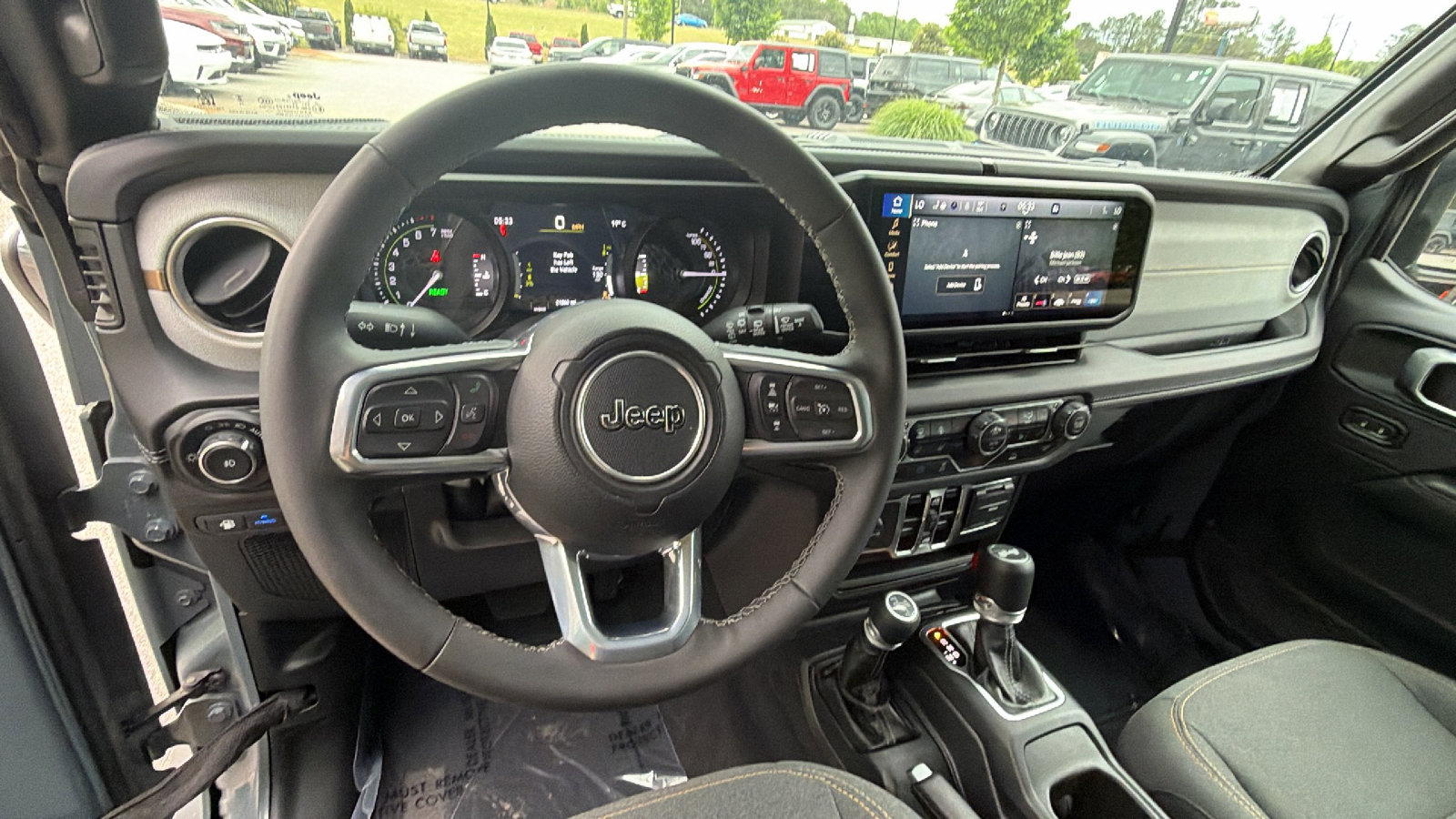 Used 2025 Jeep Wrangler Unlimited Sahara AWD/4WD image 25