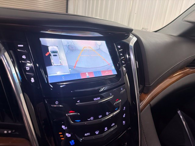 Used 2017 Cadillac Escalade Premium Luxury RWD image 32