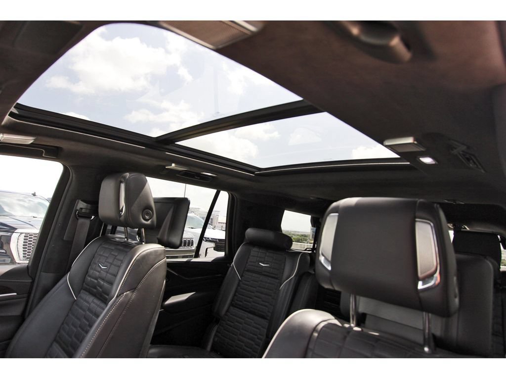 Used 2023 Cadillac Escalade Sport Platinum RWD image 29