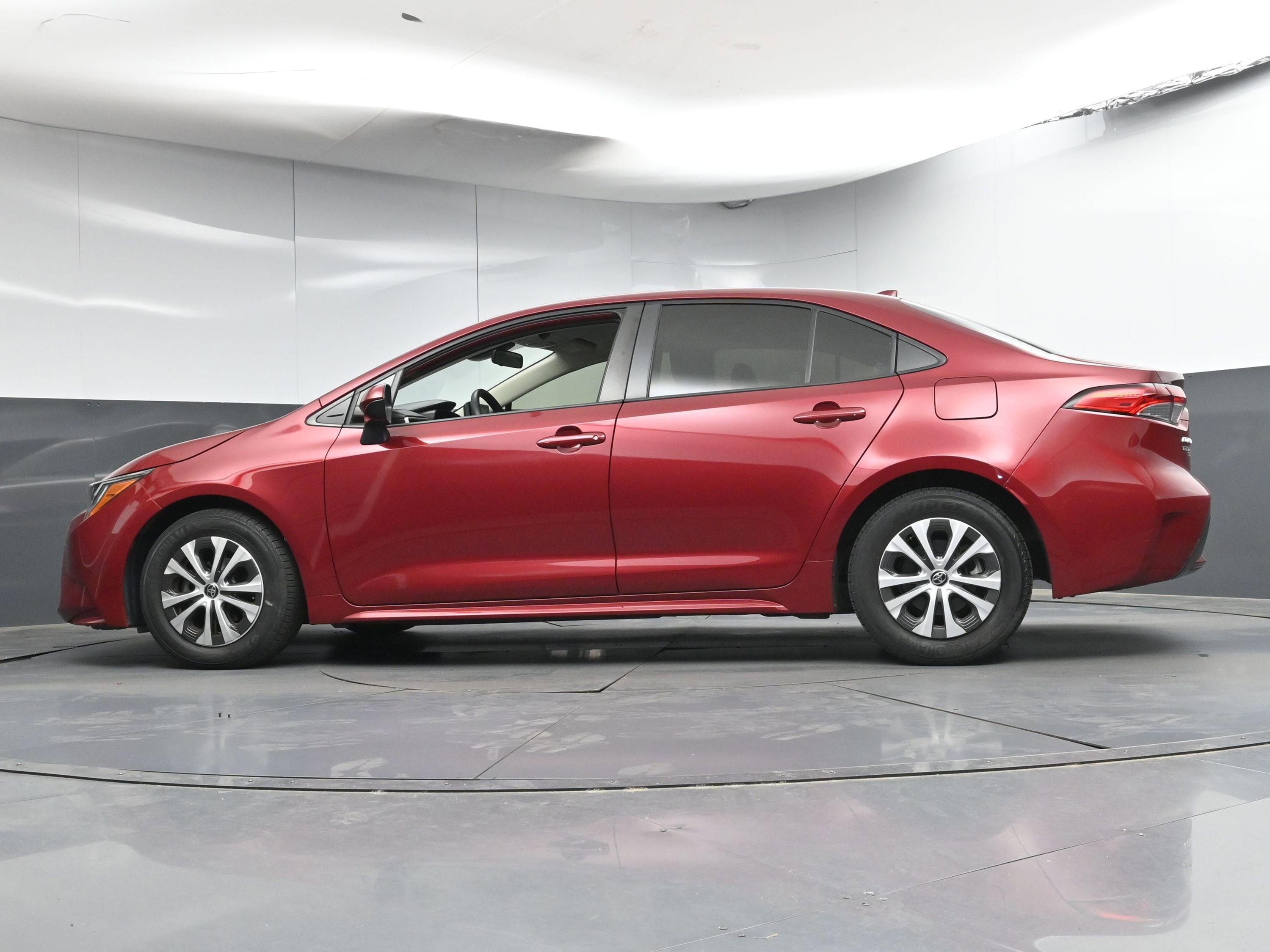 Used 2022 Toyota Corolla LE FWD image 28