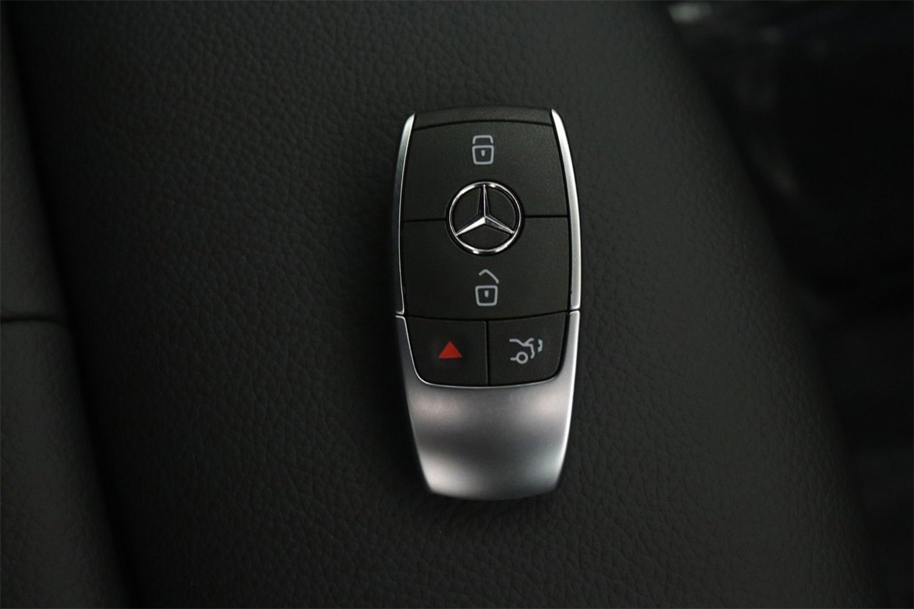 New 2026 Mercedes-Benz GLB 250 image 15