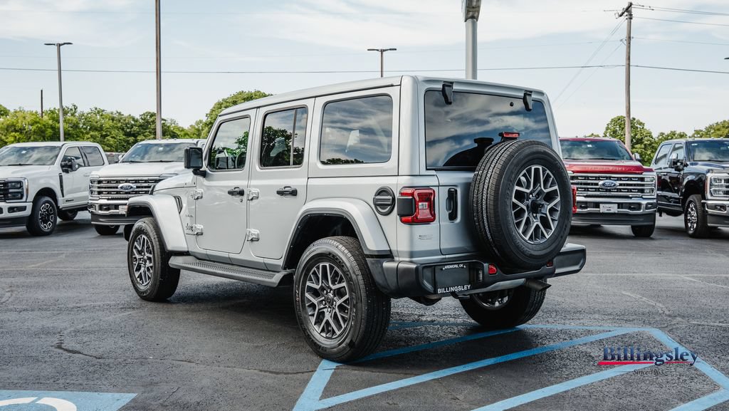 Used 2024 Jeep Wrangler Unlimited Sahara AWD/4WD image 4
