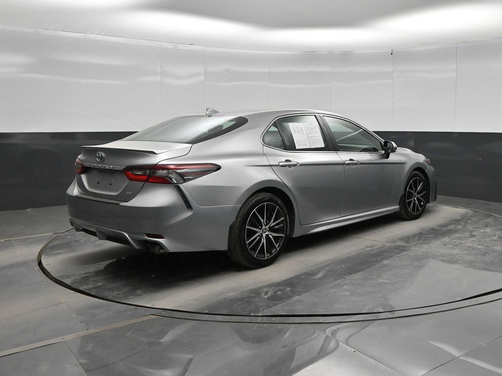 Used 2024 Toyota Camry SE FWD image 7