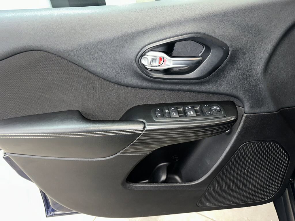 Used 2014 Jeep Cherokee Latitude image 6