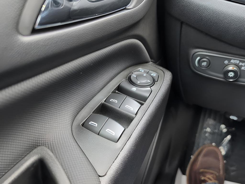 Used 2024 Chevrolet Equinox RS w/ RS Leather Package image 13