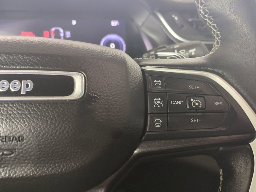 Used 2022 Jeep Grand Cherokee L Laredo w/ Luxury Tech Group I AWD/4WD image 33
