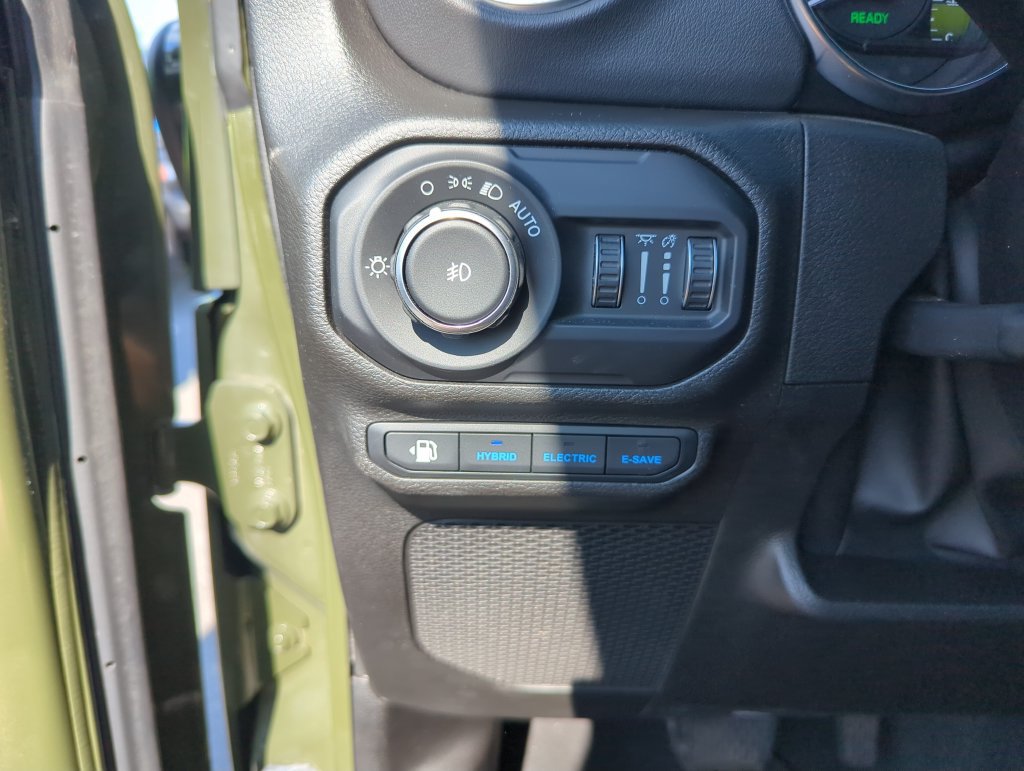 Used 2022 Jeep Wrangler Unlimited Sahara AWD/4WD image 19