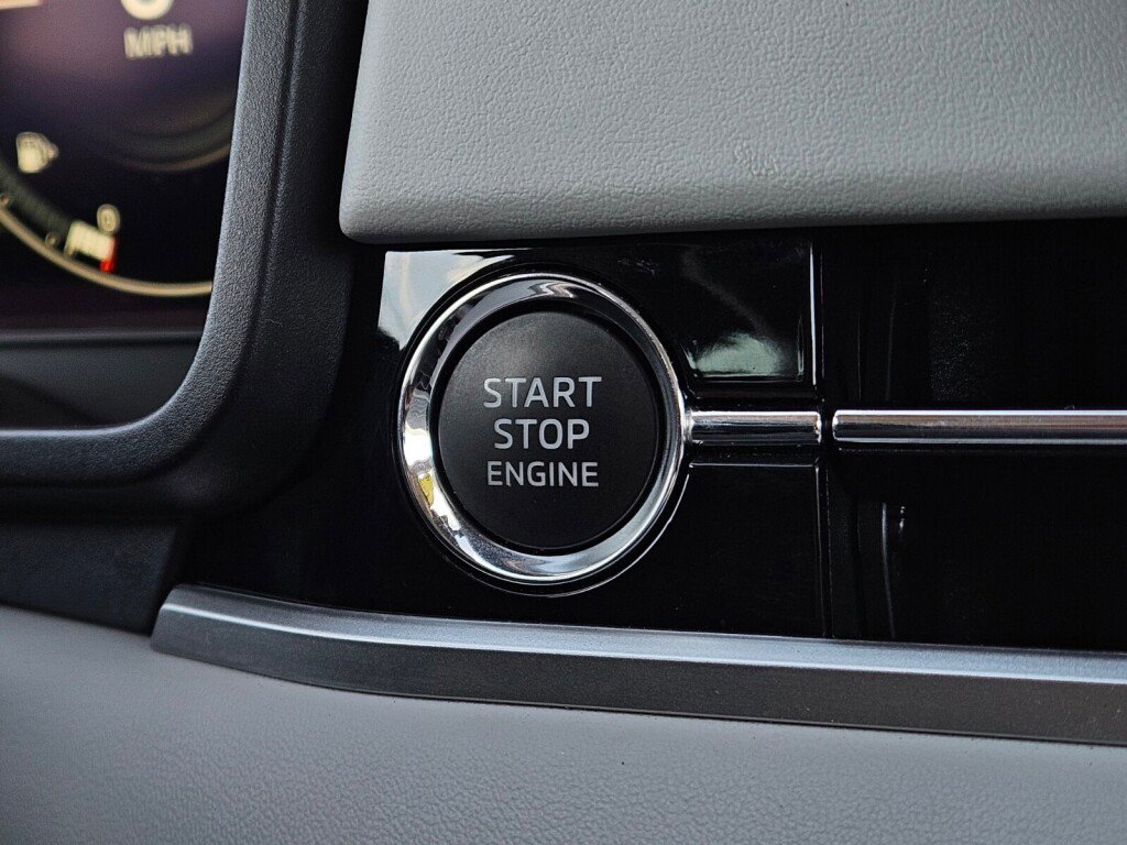 Used 2023 Mitsubishi Outlander SEL image 21