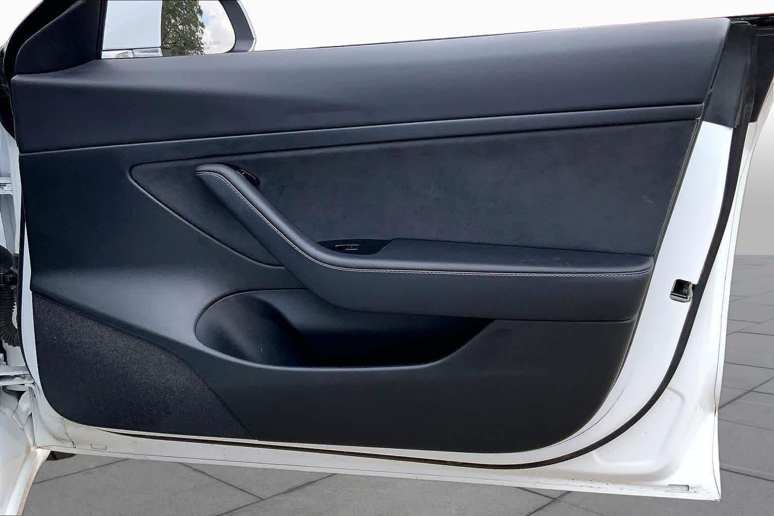 Used 2020 Tesla Model 3 Standard Range RWD image 18