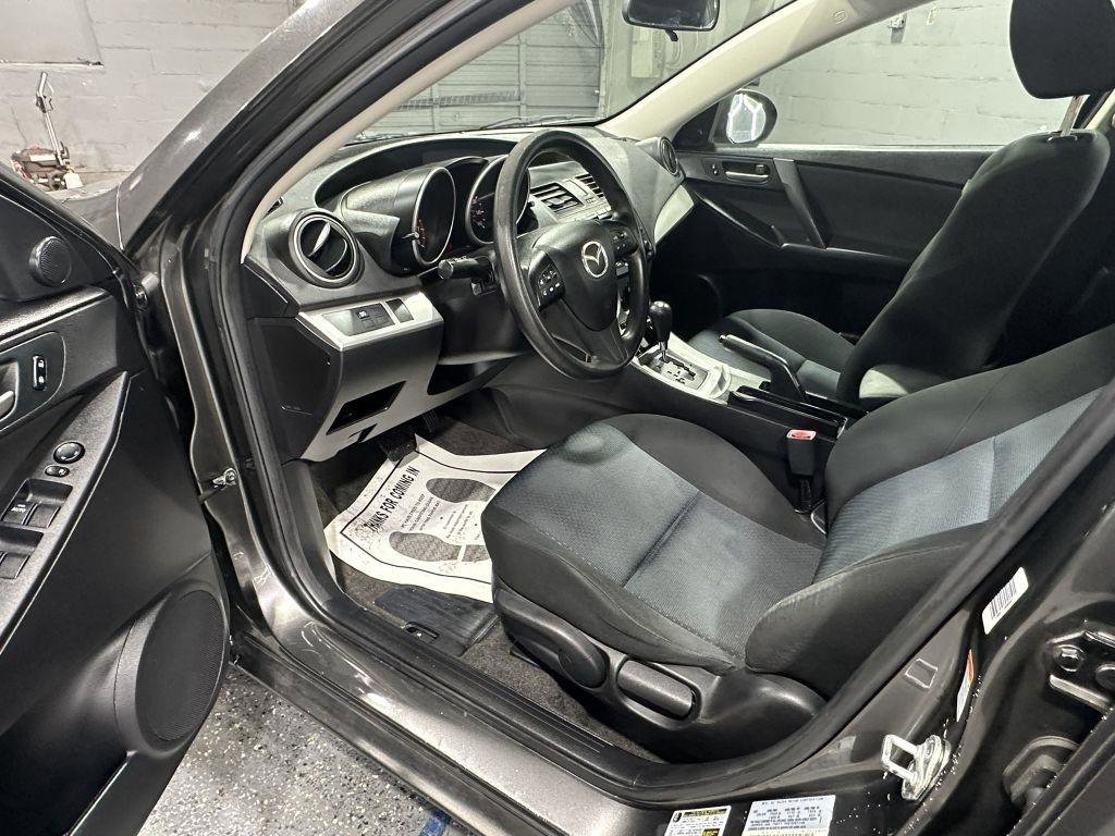 Used 2010 MAZDA MAZDA3 i Touring FWD image 19