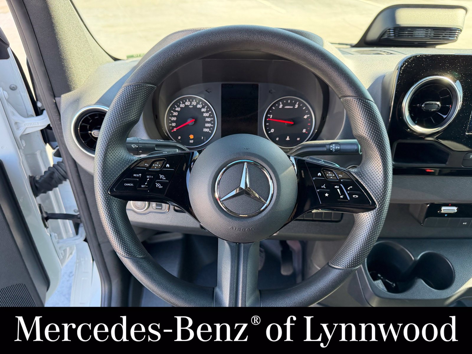 Used 2025 Mercedes-Benz Sprinter 2500 image 23