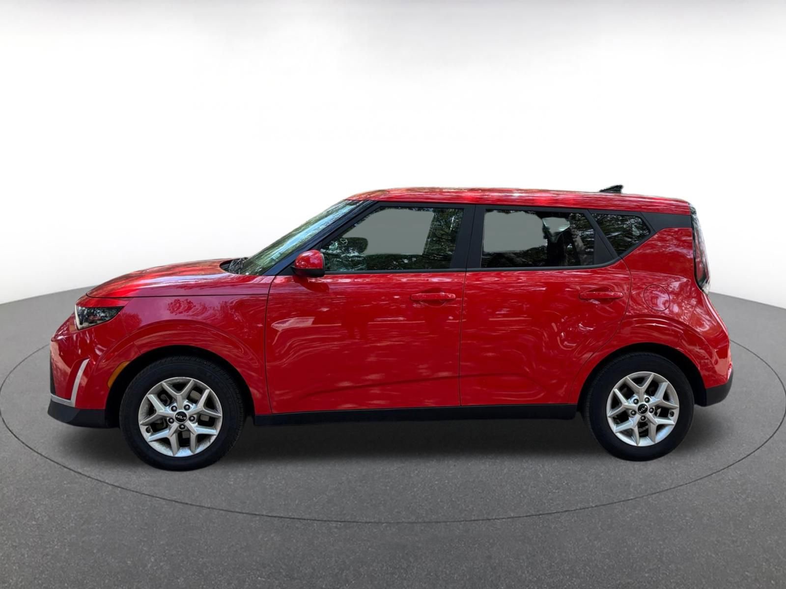 Used 2025 Kia Soul LX w/ LX Technology Package FWD image 11