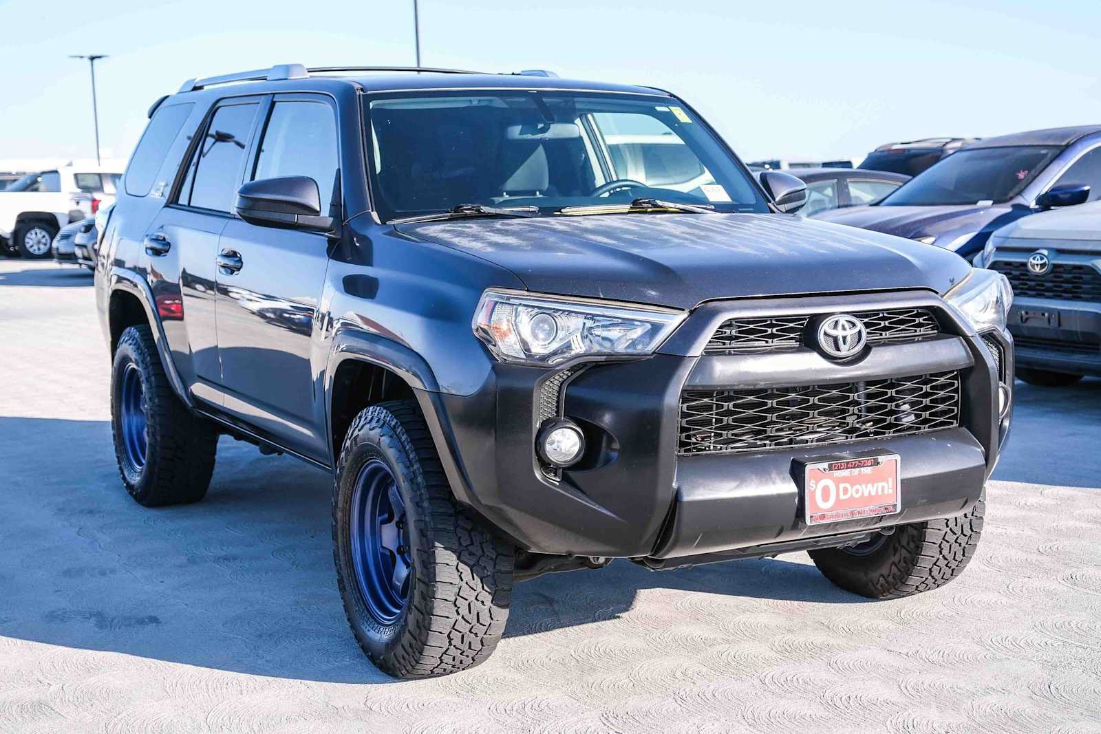 Used 2017 Toyota 4Runner SR5 AWD/4WD image 3