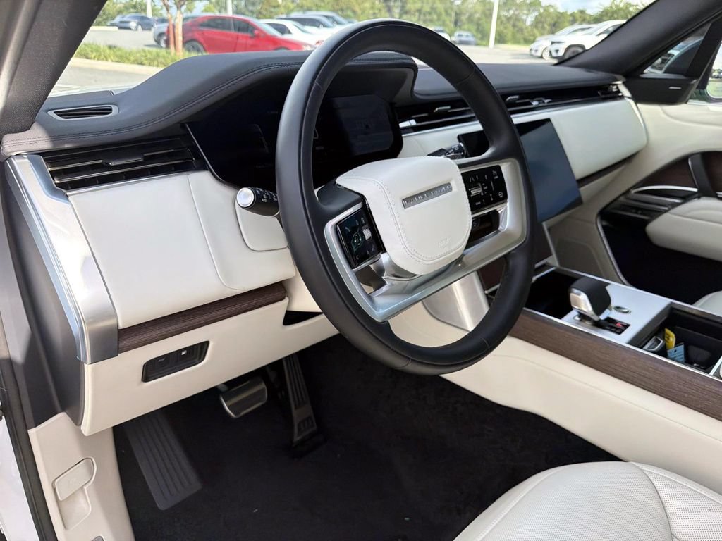 Used 2025 Land Rover Range Rover SE AWD/4WD image 20