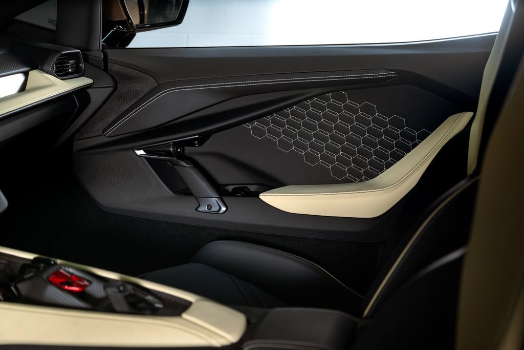 Used 2024 Lamborghini Revuelto AWD/4WD image 38