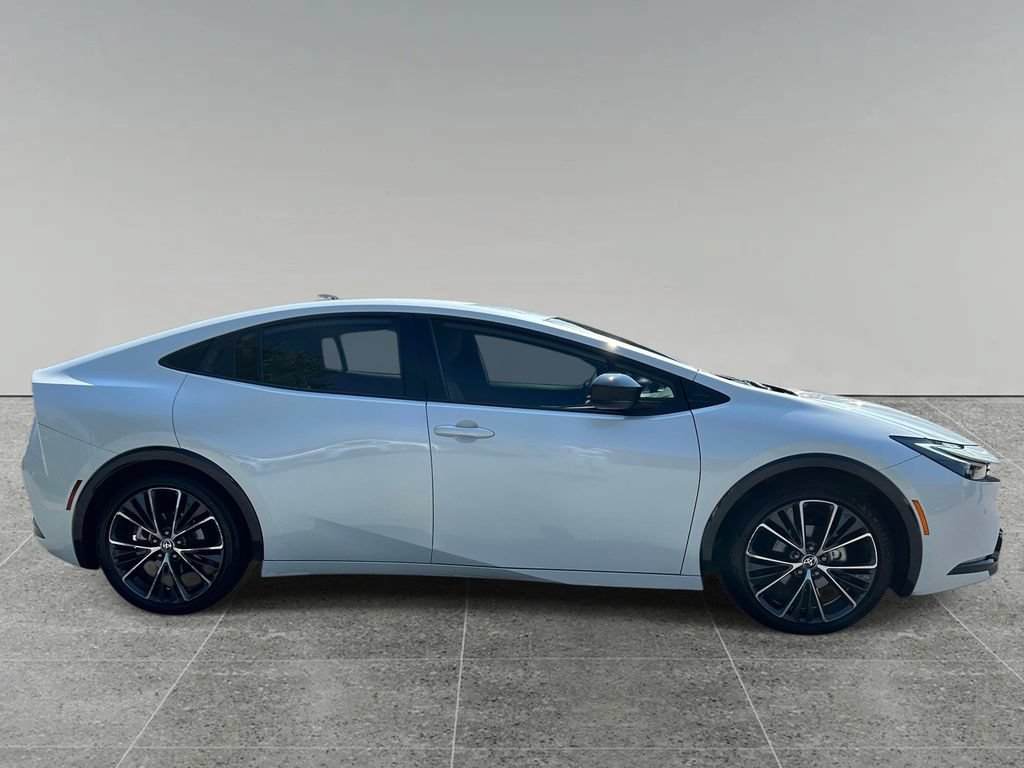 Used 2024 Toyota Prius XLE FWD image 6