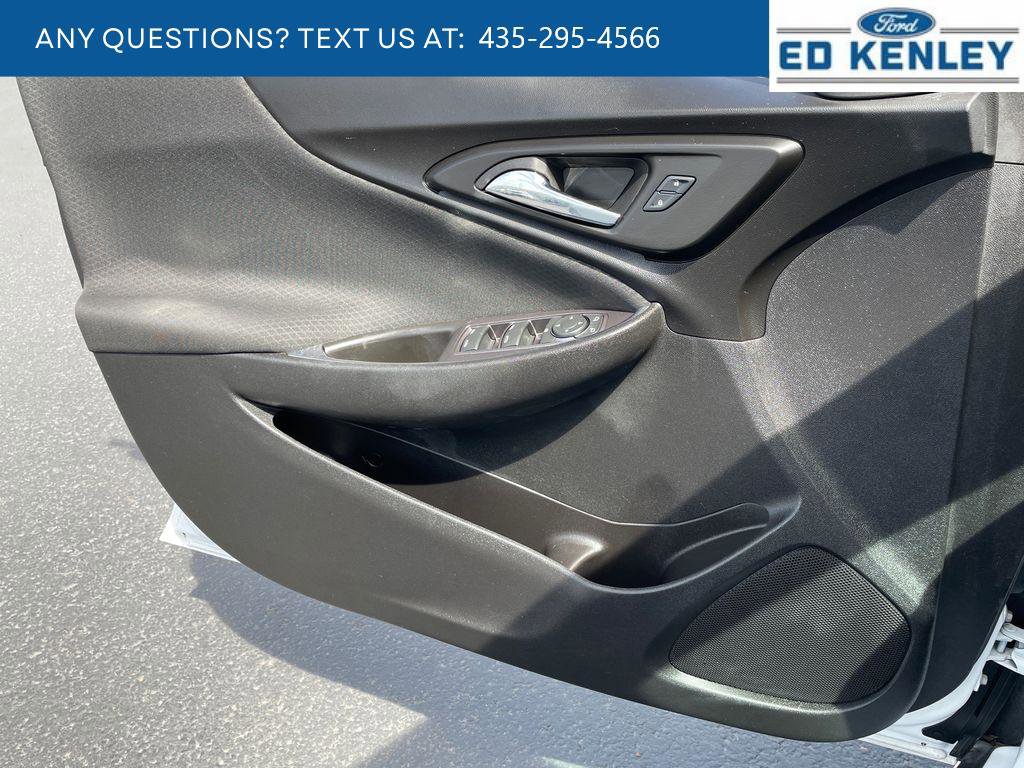 Used 2017 Chevrolet Malibu LT FWD image 19