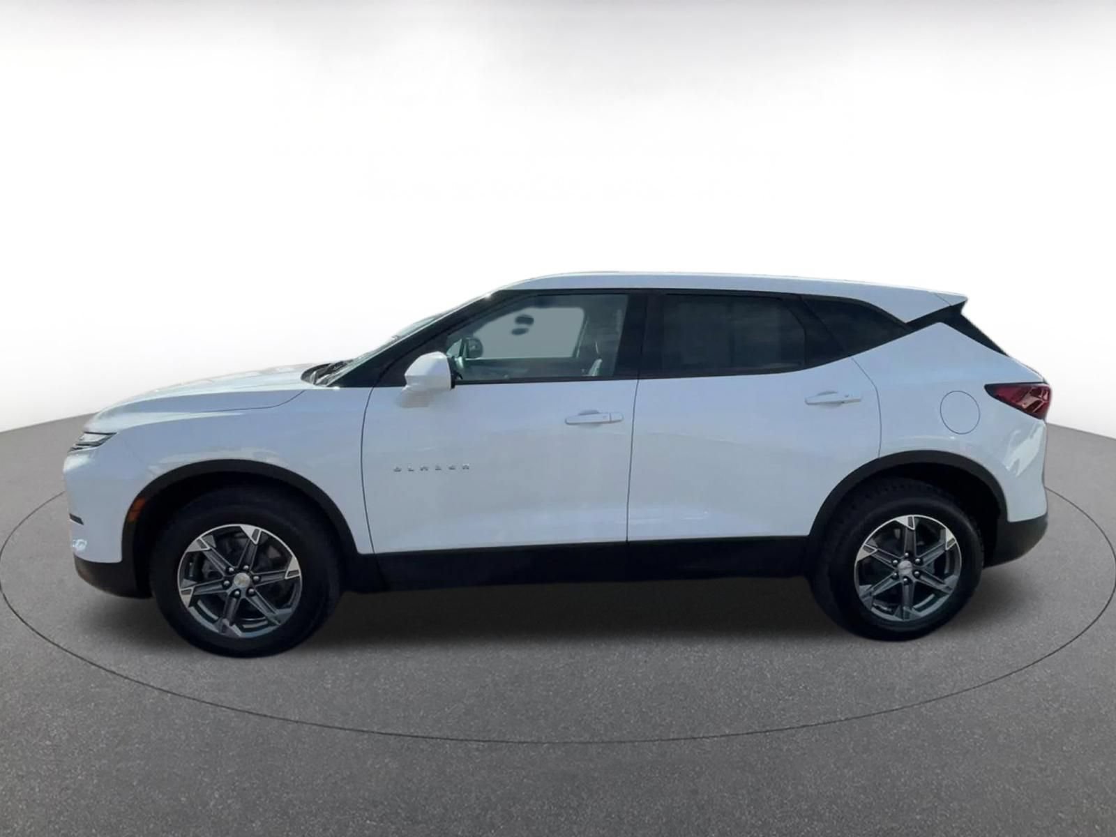 Used 2023 Chevrolet Blazer LT FWD image 9