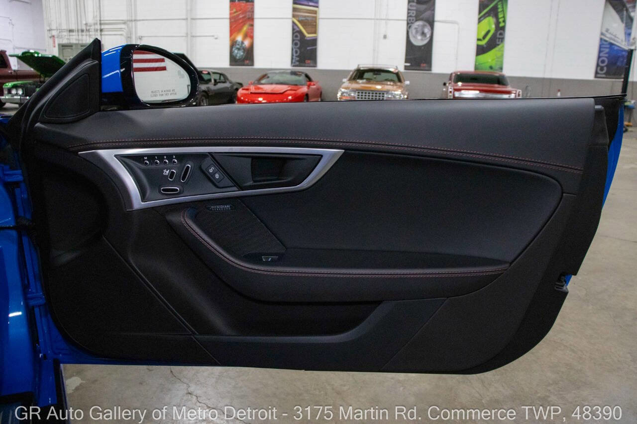 Used 2020 Jaguar F-TYPE R image 33