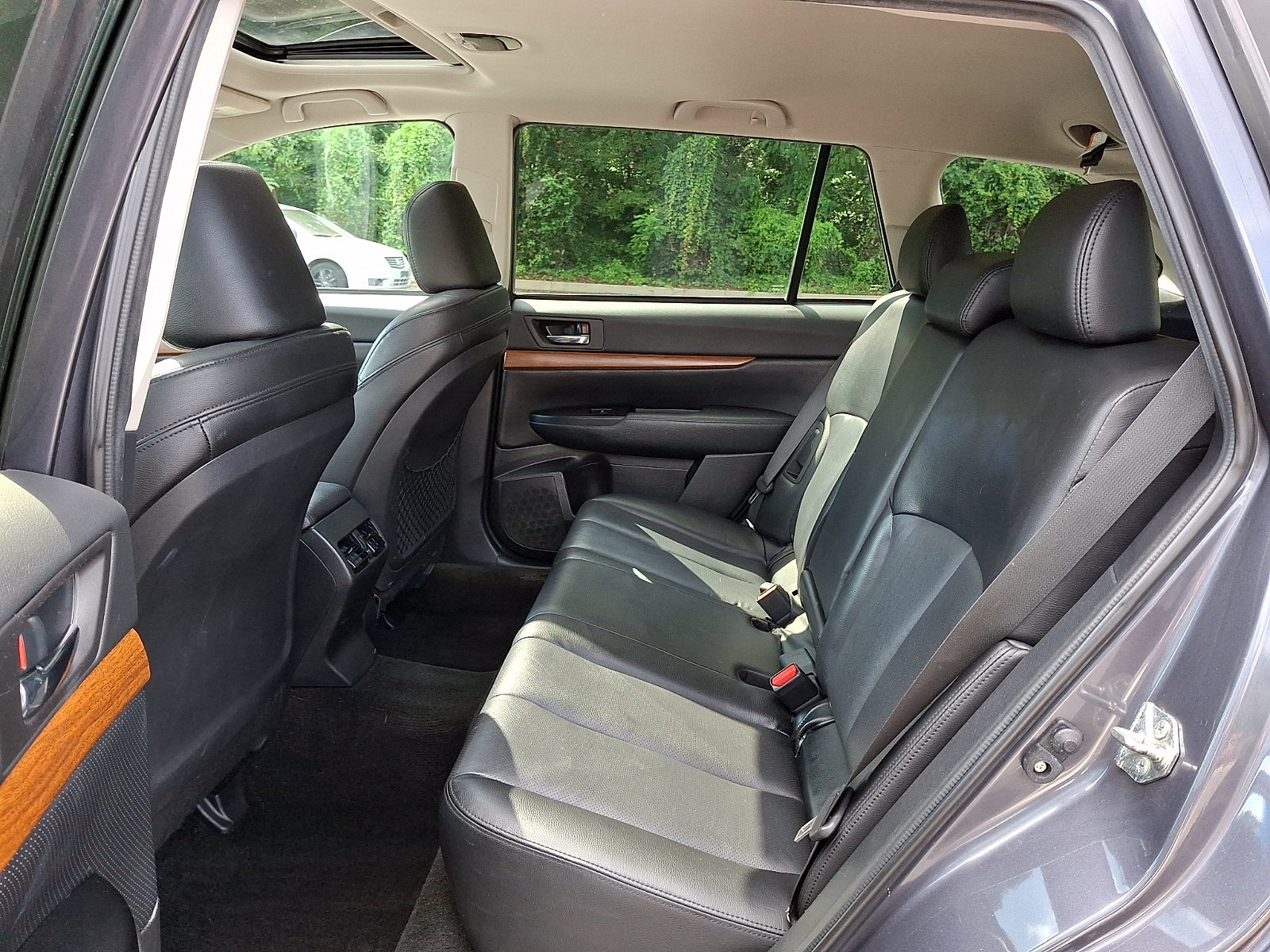 Used 2014 Subaru Outback 2.5i Limited w/ Moonroof Package AWD/4WD image 11