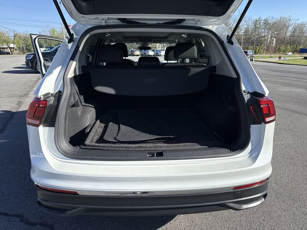 Certified 2023 Volkswagen Tiguan SE image 44