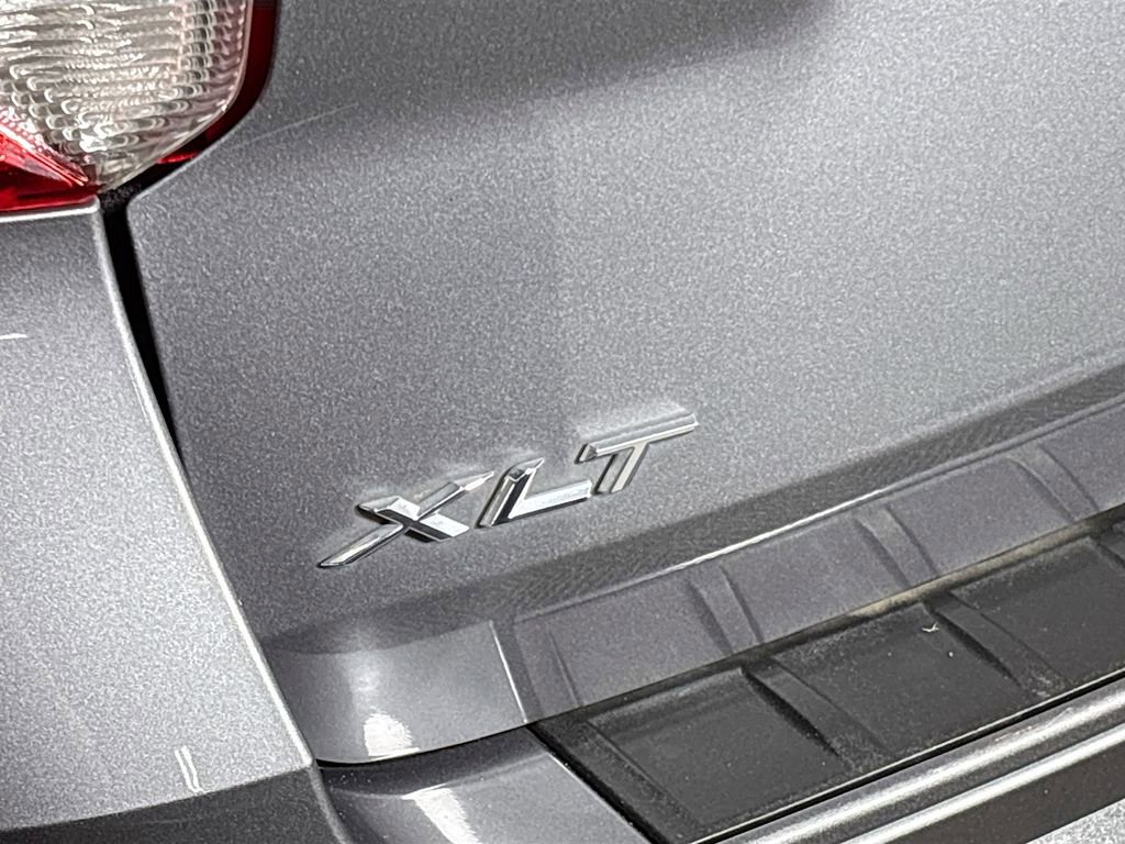 Used 2022 Ford Explorer XLT w/ Equipment Group 202A AWD/4WD image 25