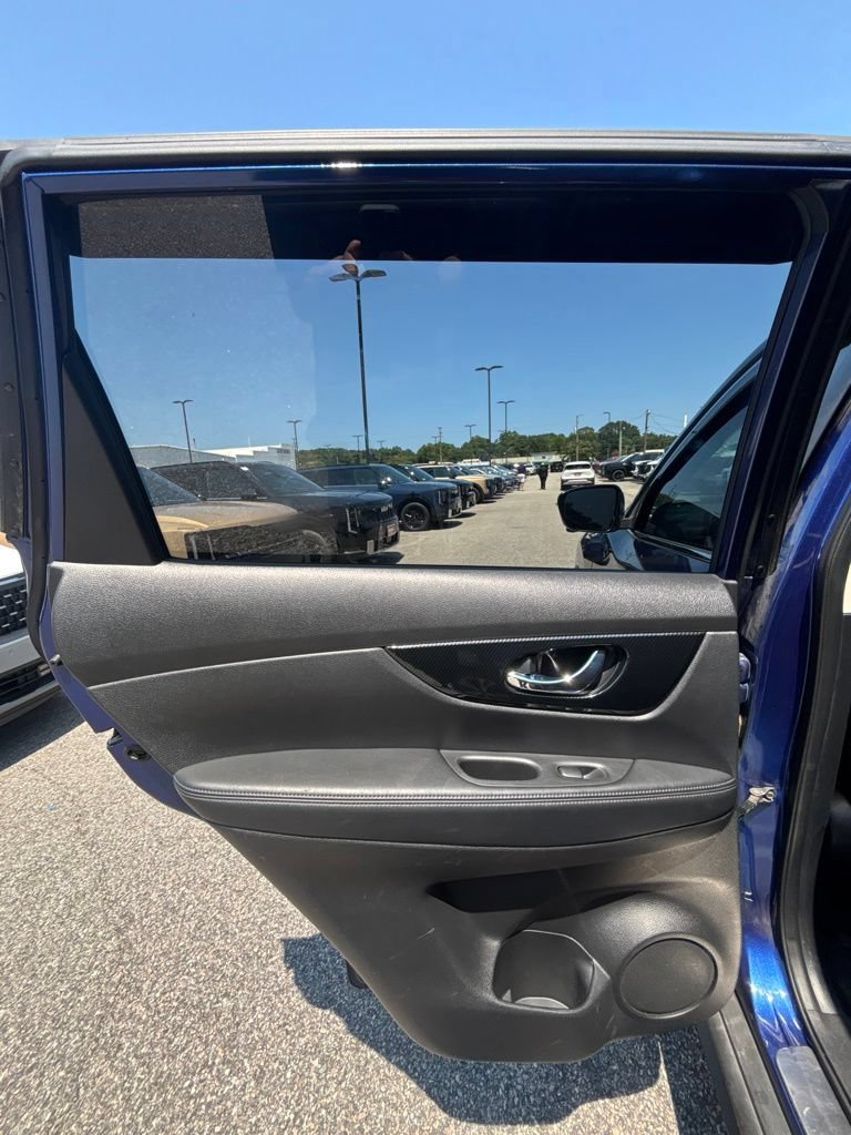 Used 2017 Nissan Rogue SL FWD image 16