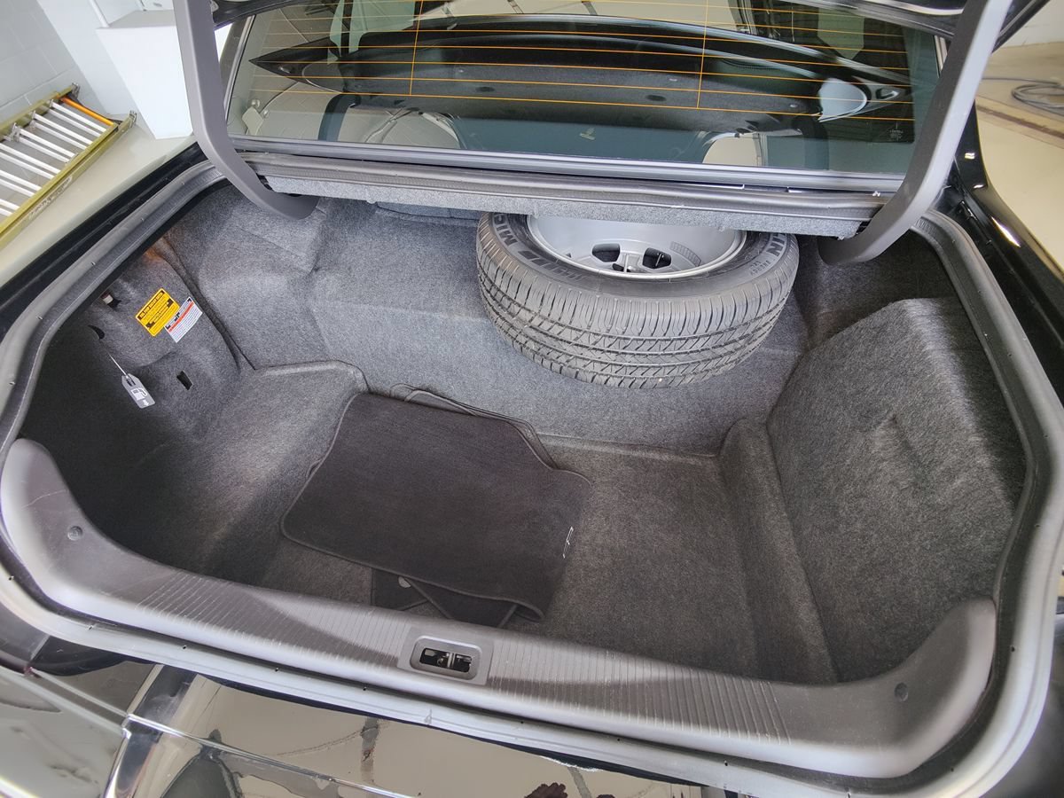 Used 2011 Lincoln Town Car Executive L RWD image 9